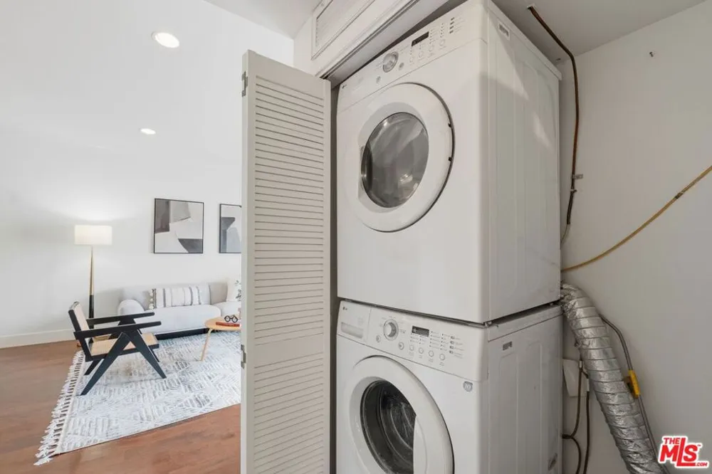 906 S Serrano Avenue #401 Los Angeles, CA 90006