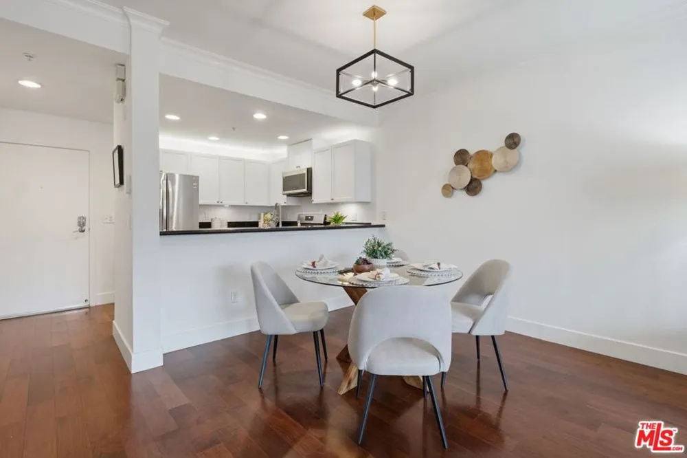 906 S Serrano Avenue #401 Los Angeles, CA 90006