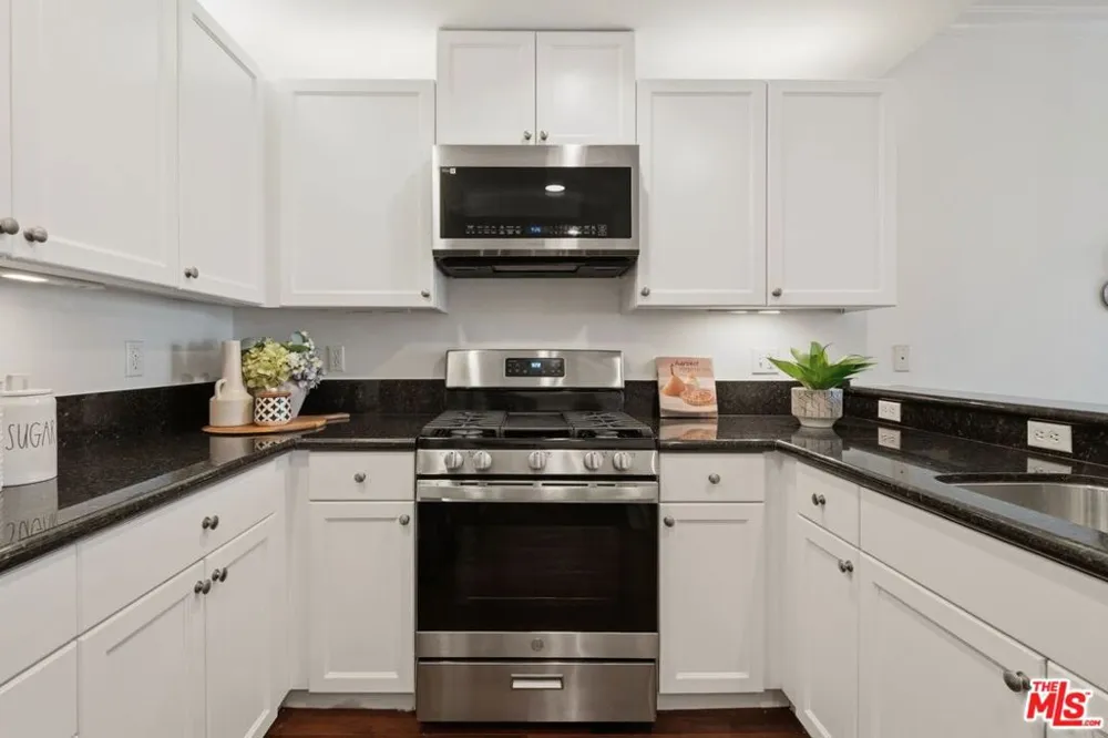 906 S Serrano Avenue #401 Los Angeles, CA 90006