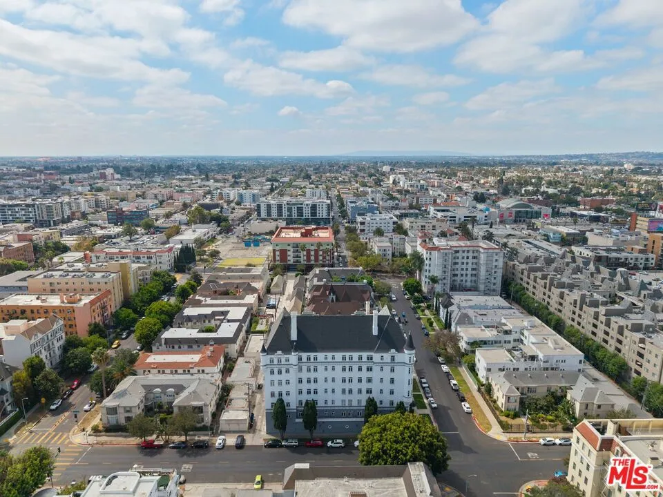 906 S Serrano Avenue #401 Los Angeles, CA 90006