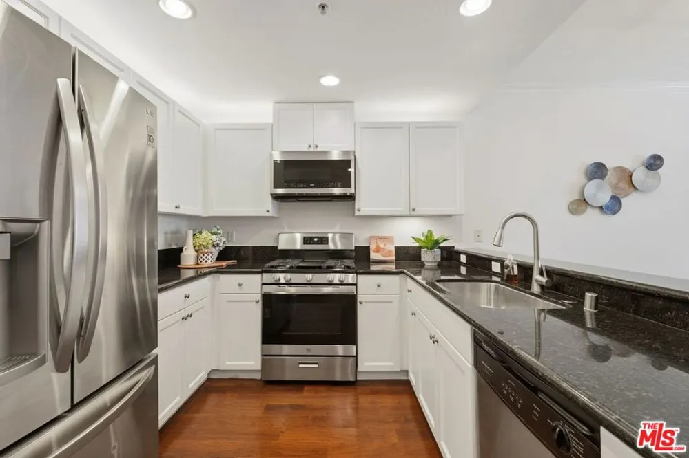906 S Serrano Avenue #401 Los Angeles, CA 90006
