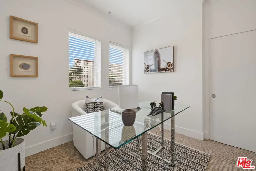 906 S Serrano Avenue #401 Los Angeles, CA 90006
