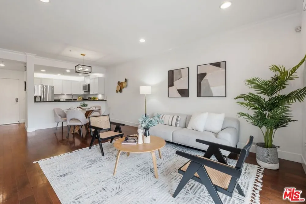 906 S Serrano Avenue #401 Los Angeles, CA 90006