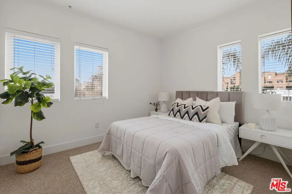 906 S Serrano Avenue #401 Los Angeles, CA 90006