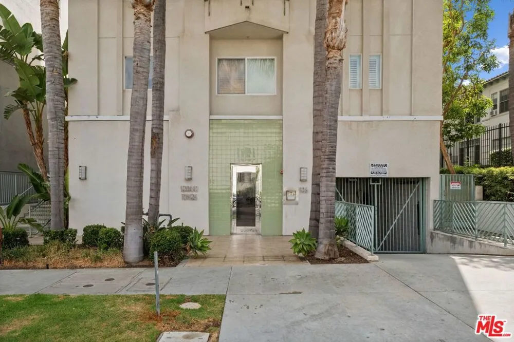 906 S Serrano Avenue #401 Los Angeles, CA 90006