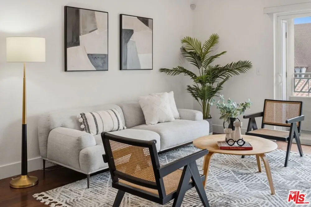 906 S Serrano Avenue #401 Los Angeles, CA 90006