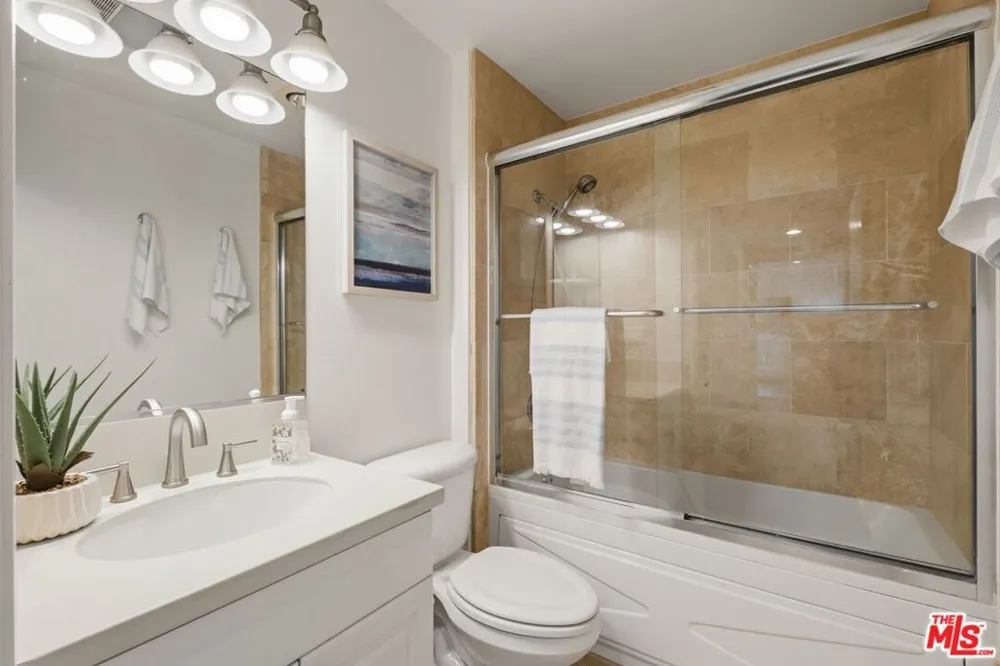 906 S Serrano Avenue #401 Los Angeles, CA 90006