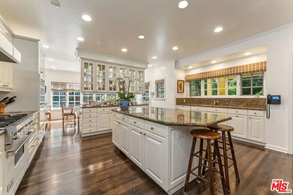 607 Linden Drive Beverly Hills, CA 90210