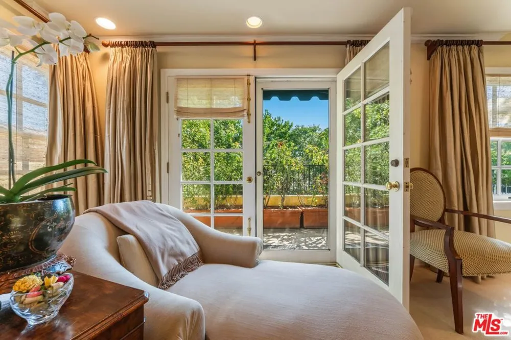 607 Linden Drive Beverly Hills, CA 90210