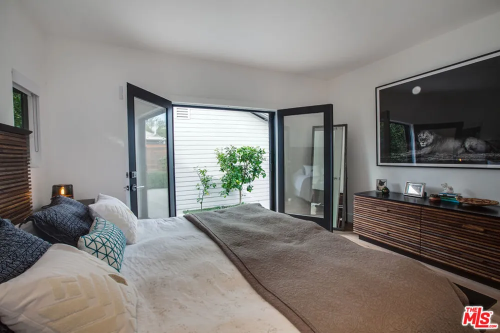 663 San Juan Avenue Los Angeles, CA 90291