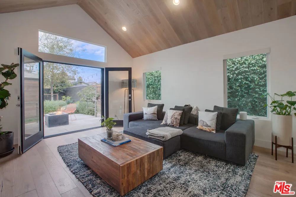 663 San Juan Avenue Los Angeles, CA 90291