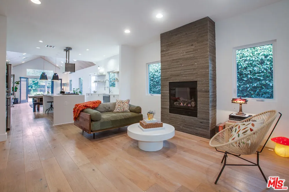 663 San Juan Avenue Los Angeles, CA 90291