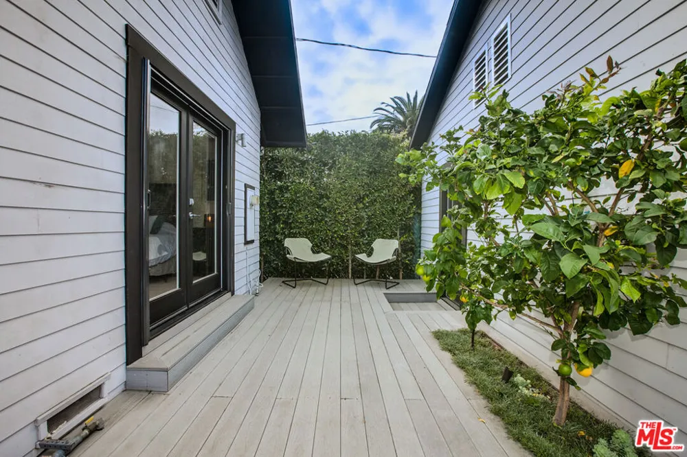 663 San Juan Avenue Los Angeles, CA 90291