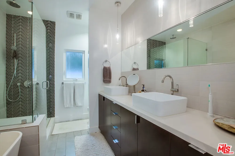 663 San Juan Avenue Los Angeles, CA 90291