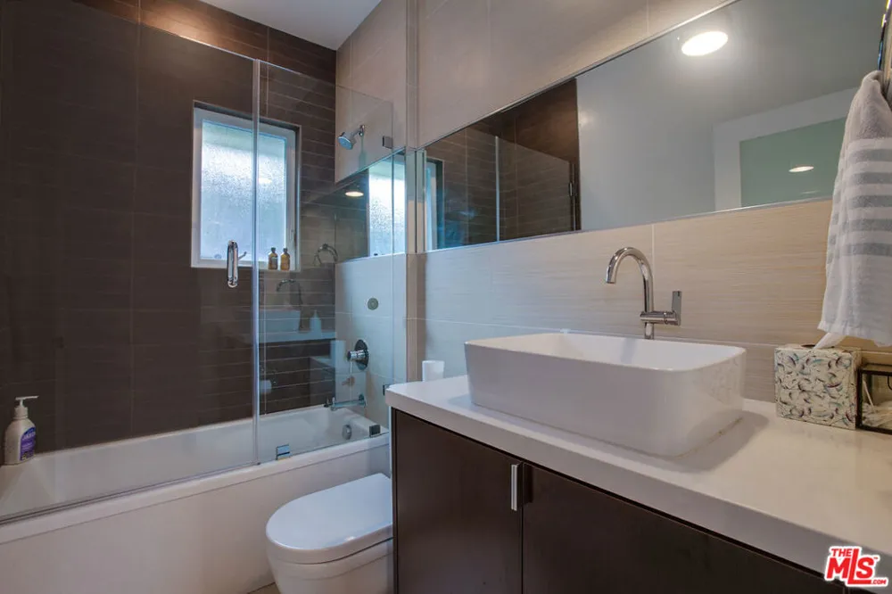 663 San Juan Avenue Los Angeles, CA 90291