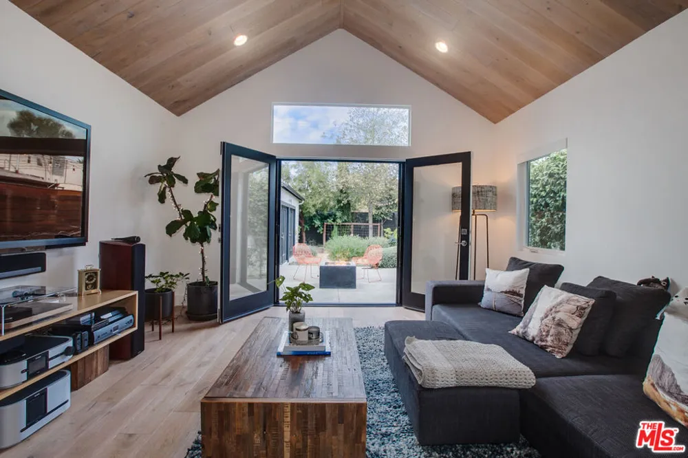 663 San Juan Avenue Los Angeles, CA 90291