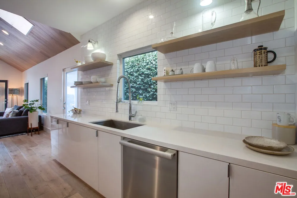 663 San Juan Avenue Los Angeles, CA 90291
