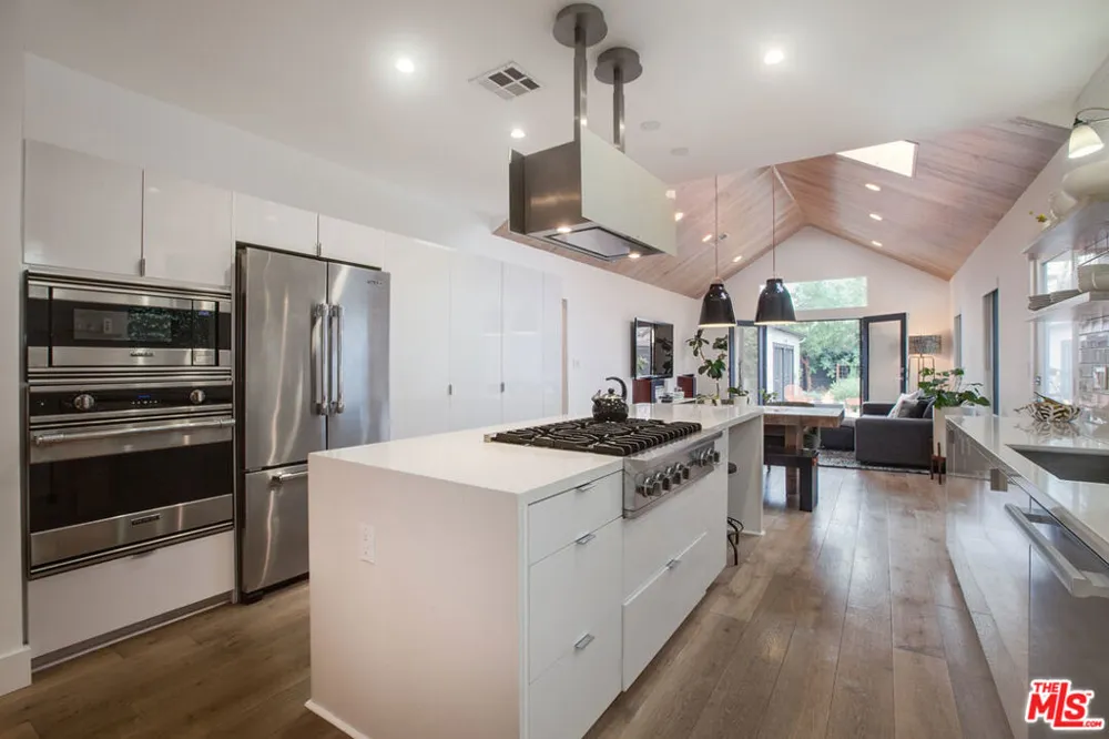 663 San Juan Avenue Los Angeles, CA 90291