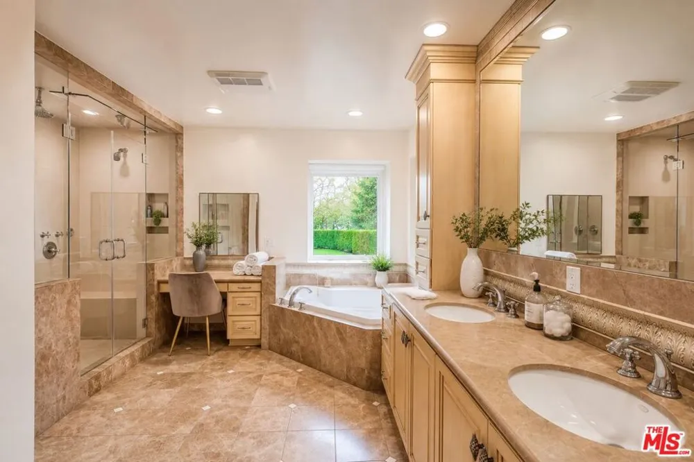 1915 Loma Vista Drive Beverly Hills, CA 90210