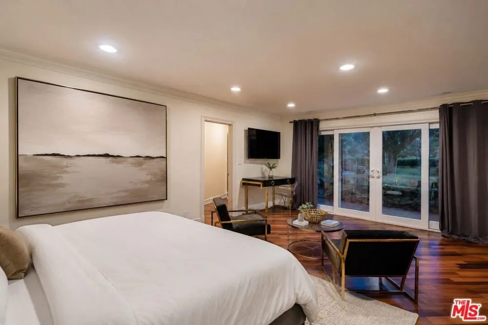 1915 Loma Vista Drive Beverly Hills, CA 90210