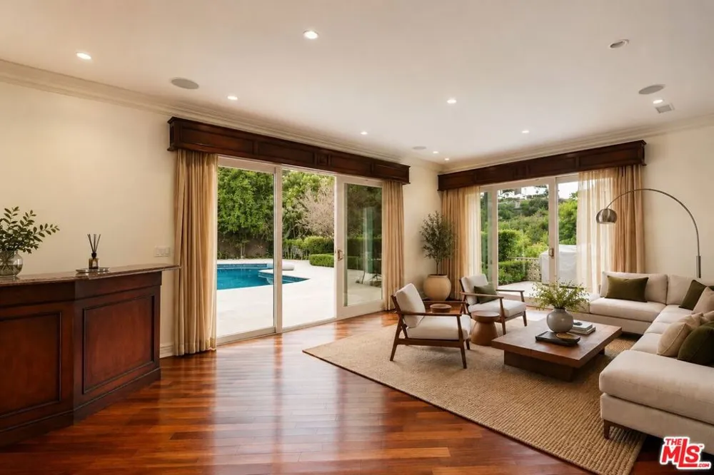 1915 Loma Vista Drive Beverly Hills, CA 90210