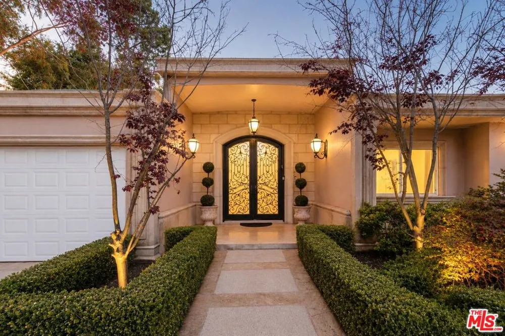 1915 Loma Vista Drive Beverly Hills, CA 90210