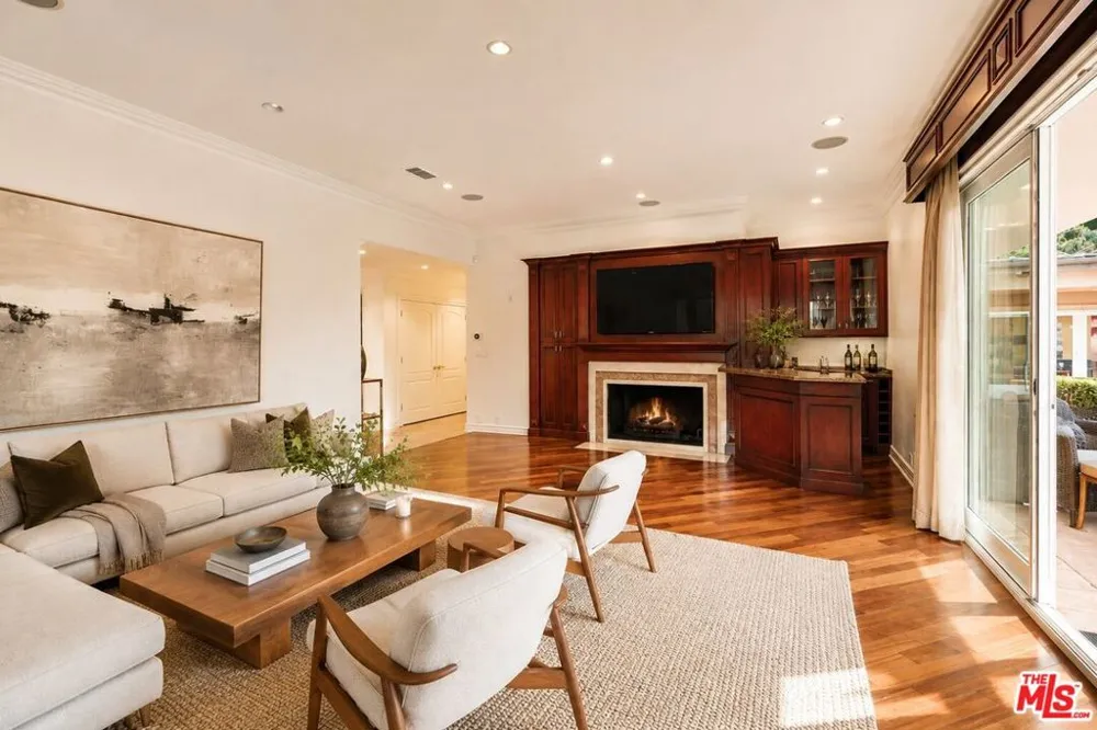 1915 Loma Vista Drive Beverly Hills, CA 90210