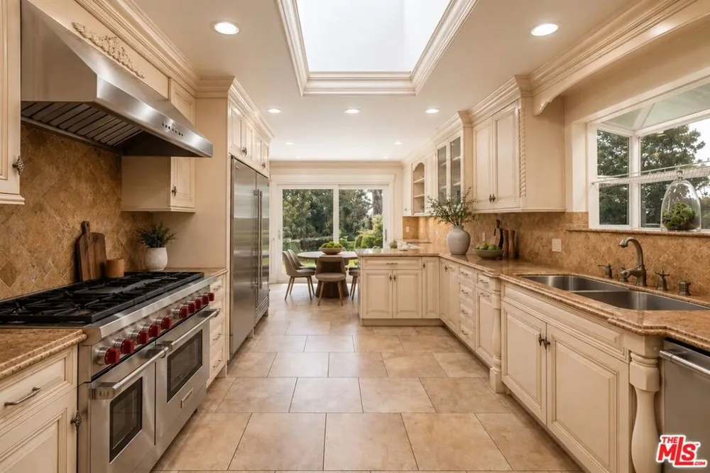 1915 Loma Vista Drive Beverly Hills, CA 90210