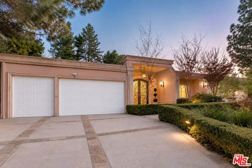 1915 Loma Vista Drive Beverly Hills, CA 90210