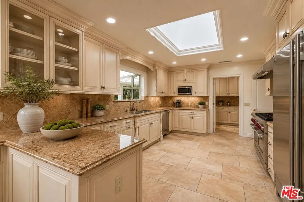 1915 Loma Vista Drive Beverly Hills, CA 90210