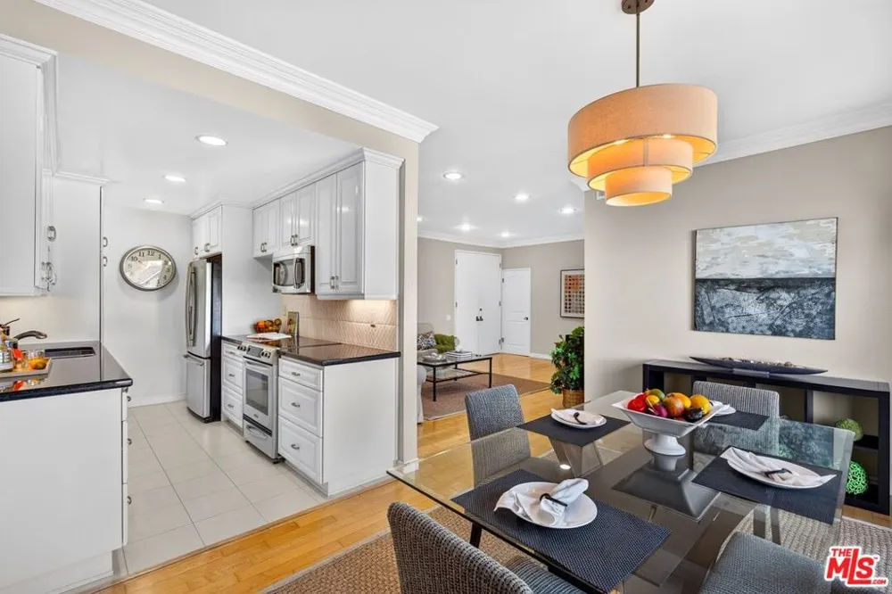 612 S Barrington Avenue #417 Los Angeles, CA 90049