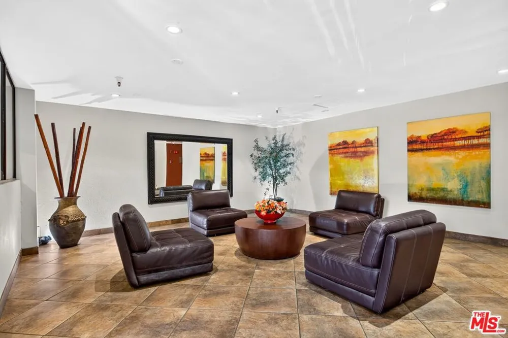 612 S Barrington Avenue #417 Los Angeles, CA 90049