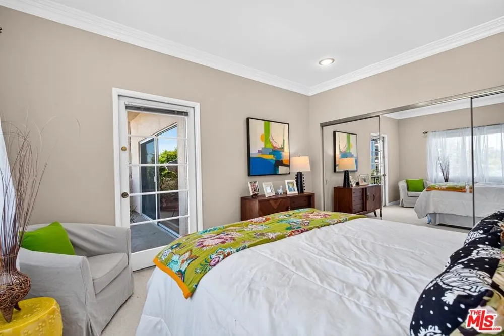 612 S Barrington Avenue #417 Los Angeles, CA 90049