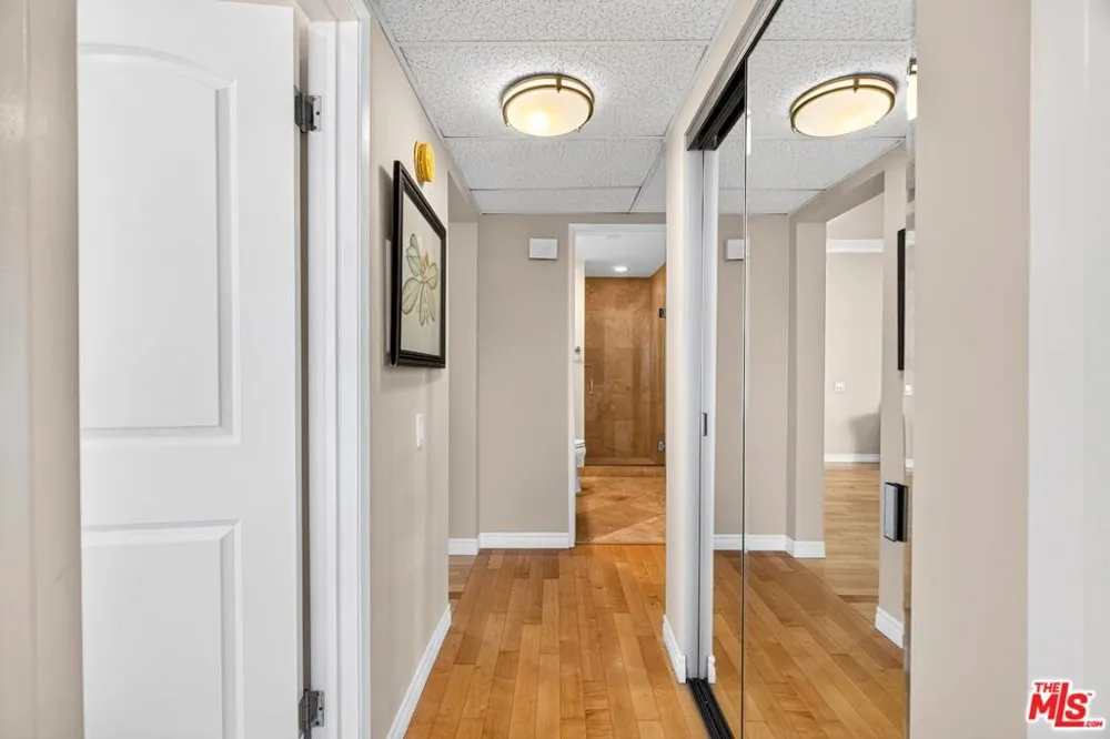 612 S Barrington Avenue #417 Los Angeles, CA 90049