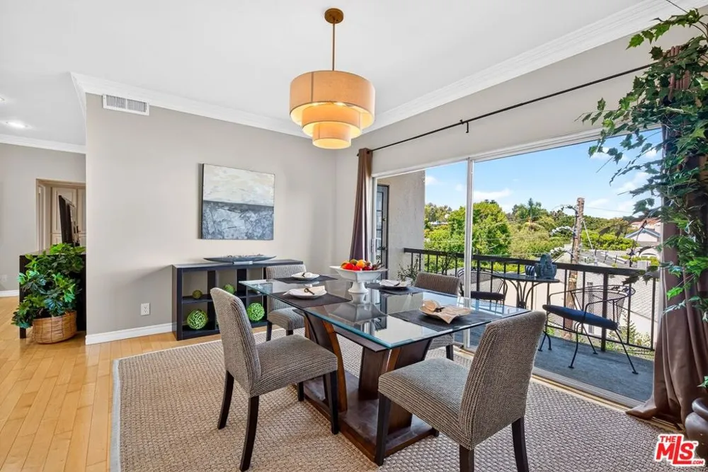 612 S Barrington Avenue #417 Los Angeles, CA 90049
