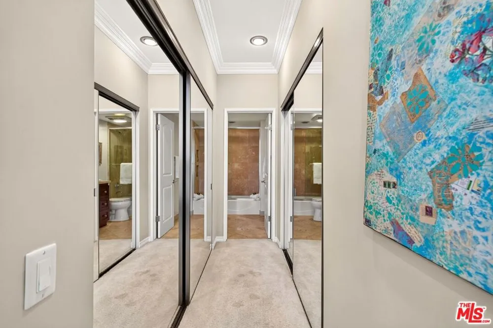 612 S Barrington Avenue #417 Los Angeles, CA 90049