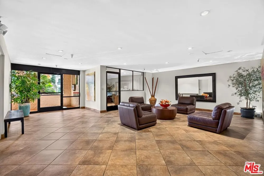 612 S Barrington Avenue #417 Los Angeles, CA 90049