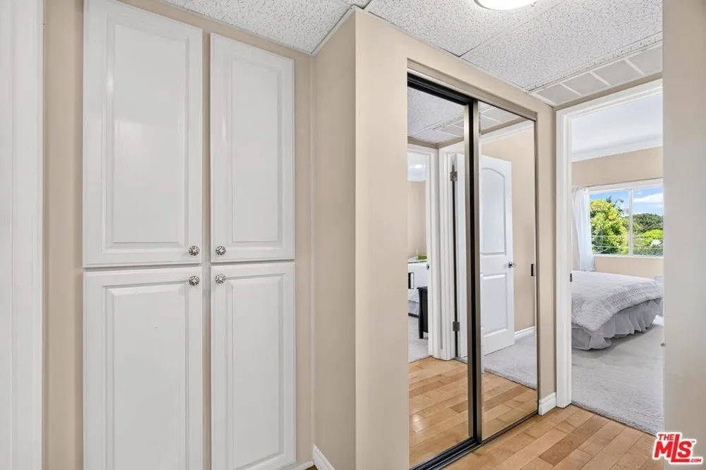 612 S Barrington Avenue #417 Los Angeles, CA 90049