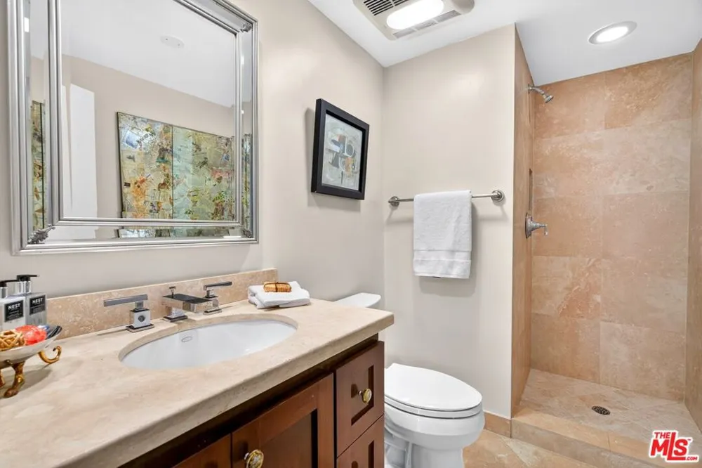 612 S Barrington Avenue #417 Los Angeles, CA 90049
