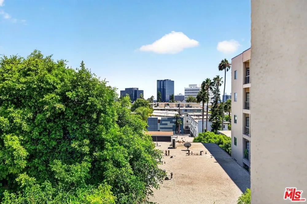 612 S Barrington Avenue #417 Los Angeles, CA 90049