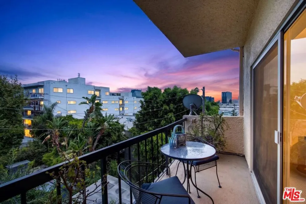 612 S Barrington Avenue #417 Los Angeles, CA 90049