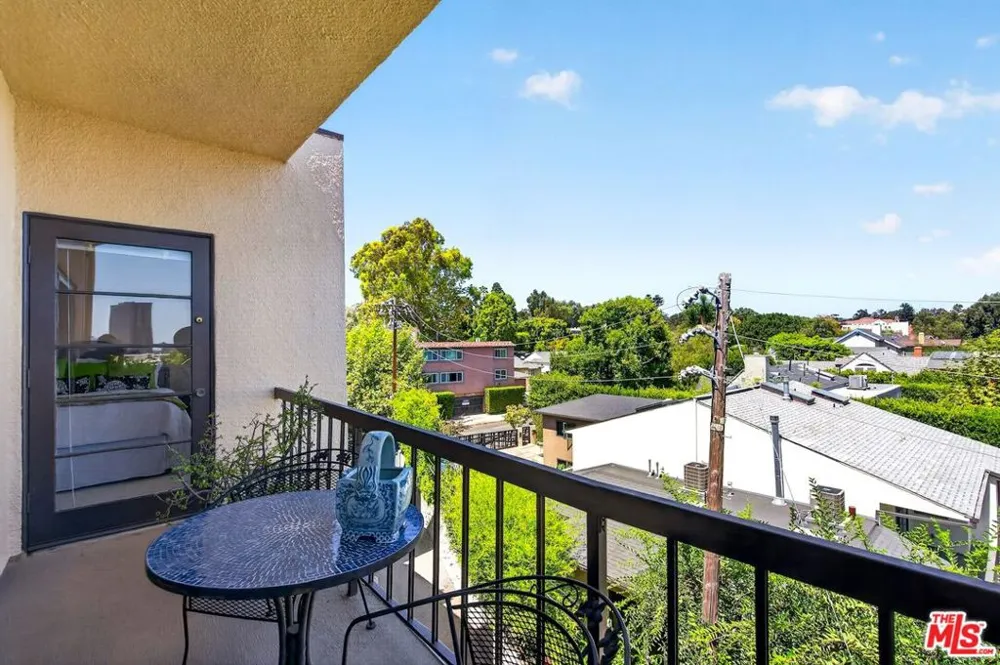 612 S Barrington Avenue #417 Los Angeles, CA 90049