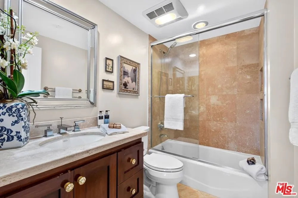 612 S Barrington Avenue #417 Los Angeles, CA 90049