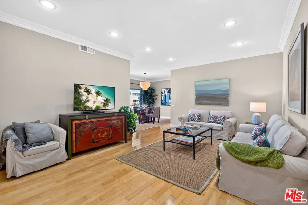 612 S Barrington Avenue #417 Los Angeles, CA 90049
