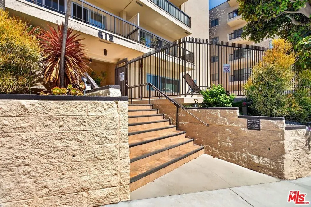 612 S Barrington Avenue #417 Los Angeles, CA 90049