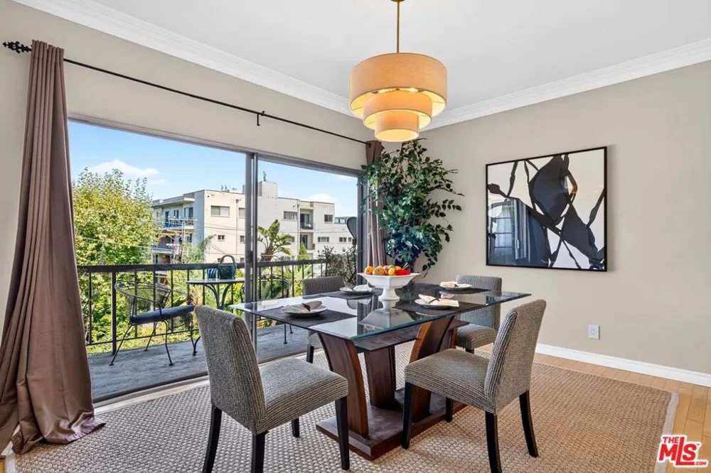 612 S Barrington Avenue #417 Los Angeles, CA 90049