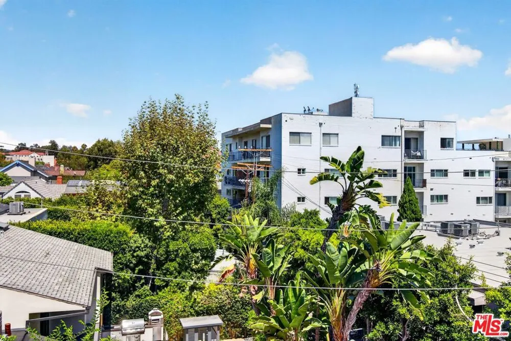 612 S Barrington Avenue #417 Los Angeles, CA 90049