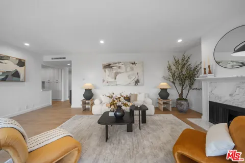 4477 Wilshire Boulevard #308