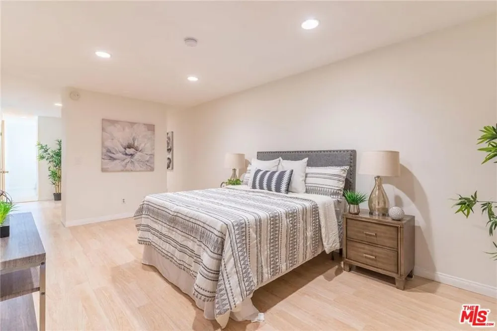 1940 Highland Avenue #42 Los Angeles, CA 90068