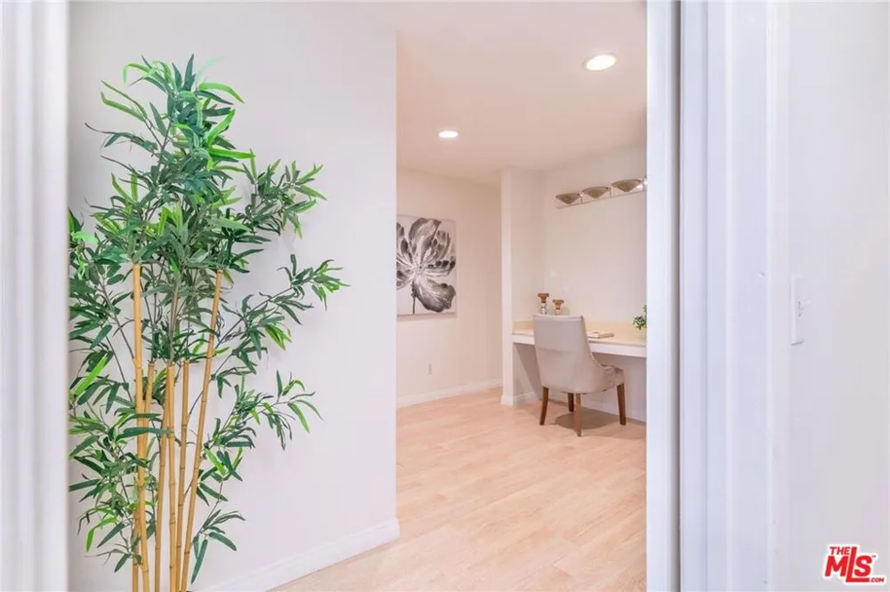 1940 Highland Avenue #42 Los Angeles, CA 90068